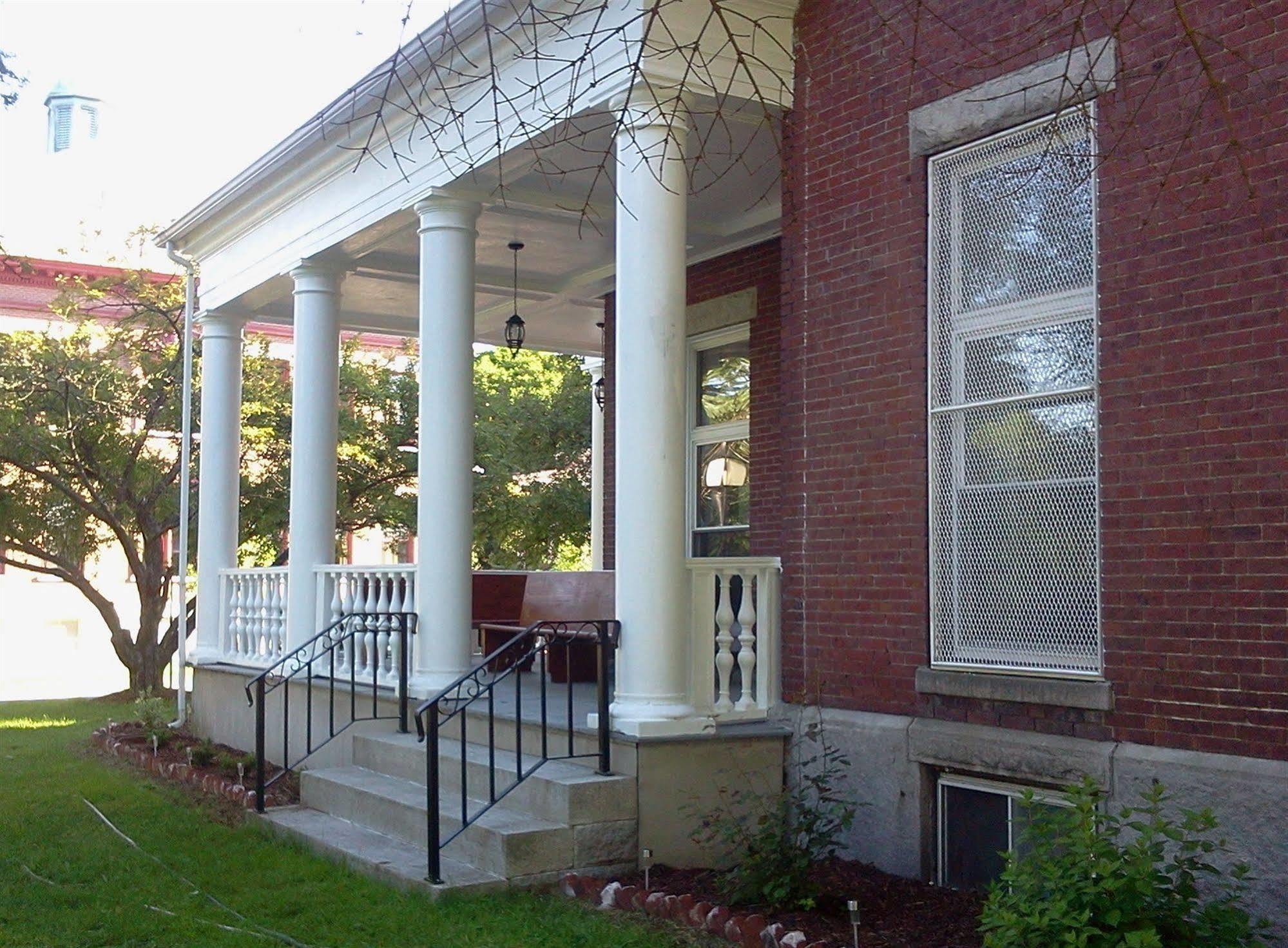 Inn At The Agora Луистън Екстериор снимка
